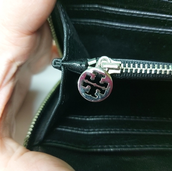 Tory Burch Zip Around Wallet Black - Picture 9 of 9